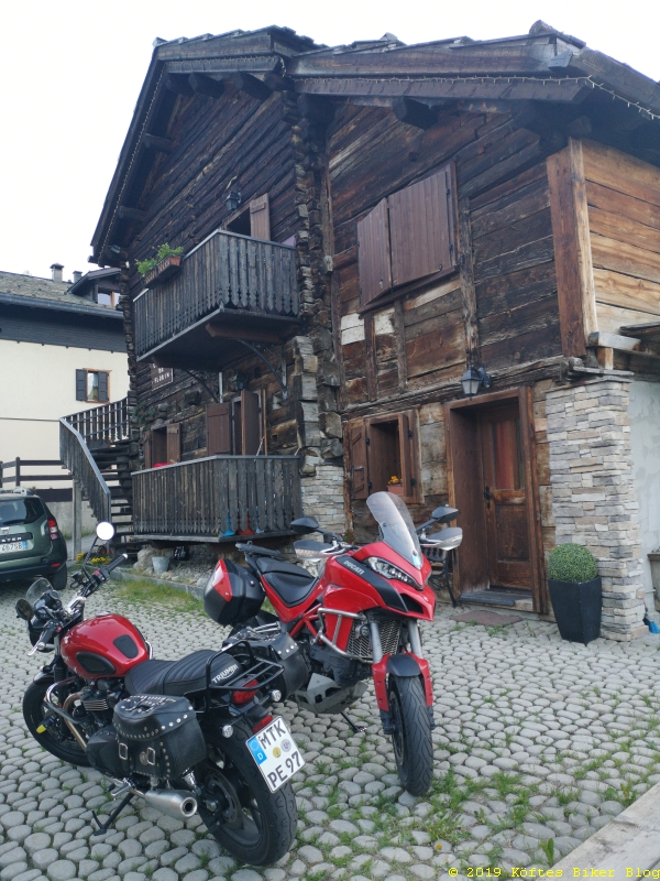 Unsere Unterkunft in Livigno. Von außen trügt der Eindruck total. Wir waren auch erst etwas reserviert bei dem Anblick